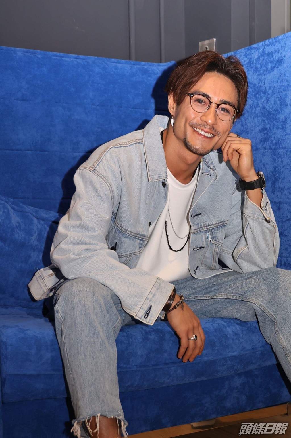 Mixson姓黃，全因父親為方便工作而自己改，「因佢當時老闆姓王，於是揀咗個同音字。」